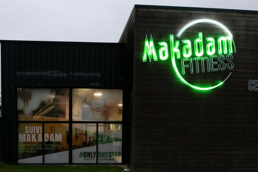 Enseigne extérieur Makadam fitness Vannes